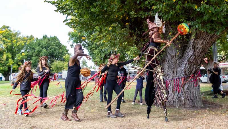 WildHoneyPerformingArts_TheWishingTree_imageJadeForest_2021 Eloise Wood WildHoney The Illuminates Dale Garland Photography